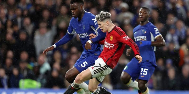 Trận hòa của MU vs Chelsea gây tranh cãi tại Premier League